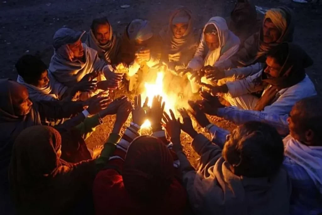 Weather News: इन राज्यों में पड़ रहीं ठिठुरन वाली ठंड, माइनस में लुढ़का पारा, IMD ने जारी किया अलर्ट