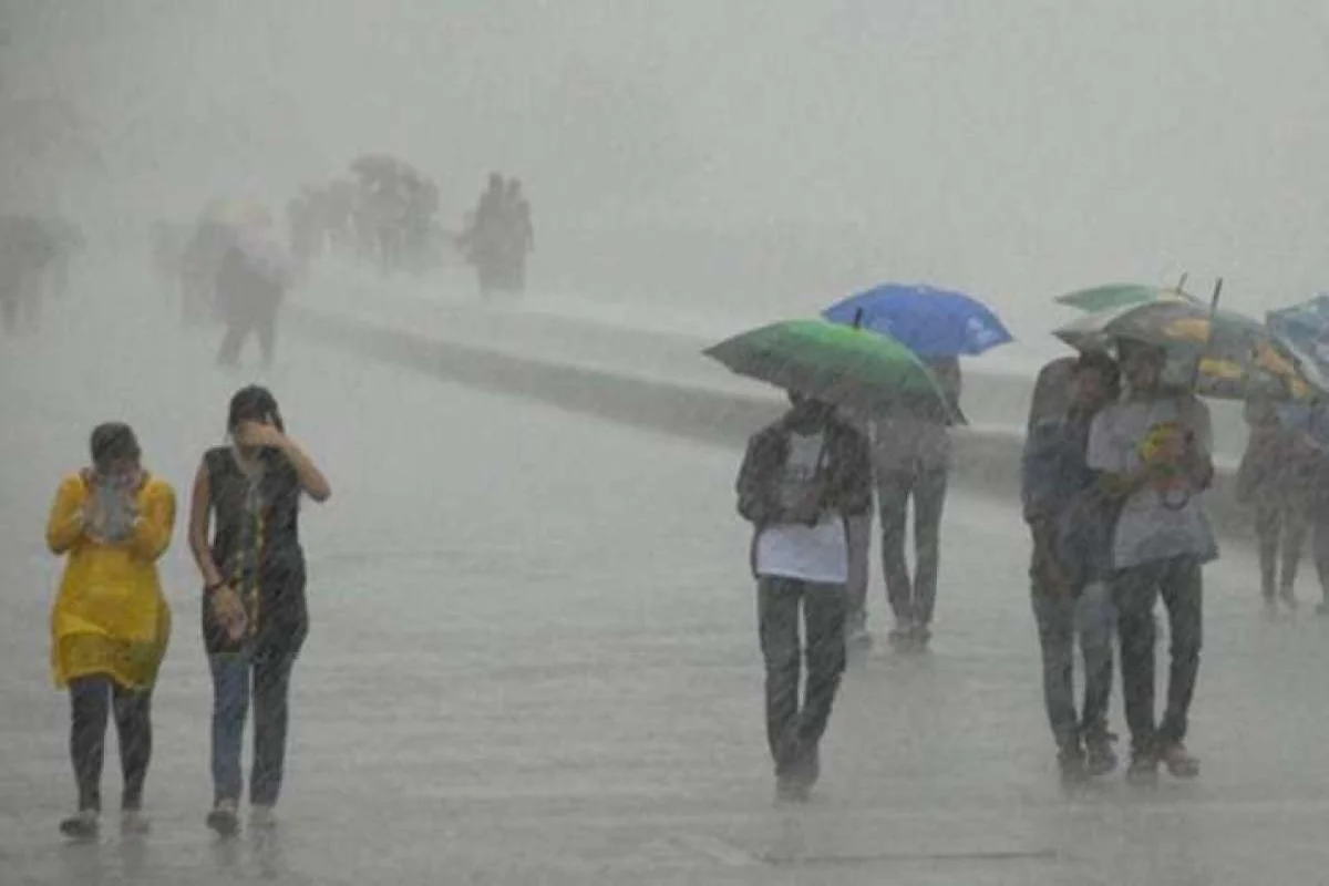 Weather News: मौसम विभाग ने किया सावधान! दिल्ली में शुरू होगा बारिश का दौर, तापमान में गिरावट के साथ पड़ेगी कड़कड़ाती ठंड
