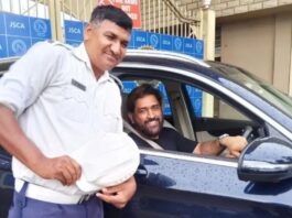 Dhoni-Police