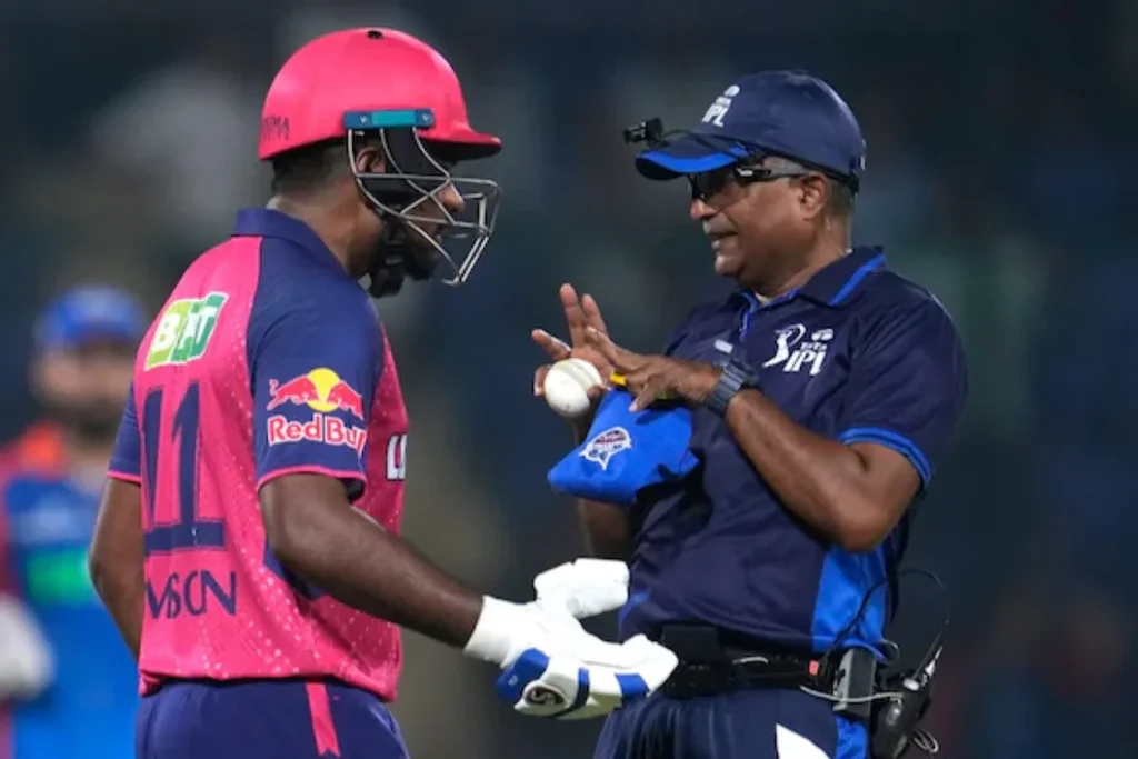 Sanju Samson अंपायर से बहस करते हुए