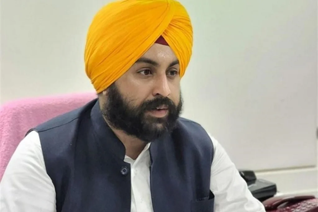 शिक्षा मंत्री हरजोत बैंस