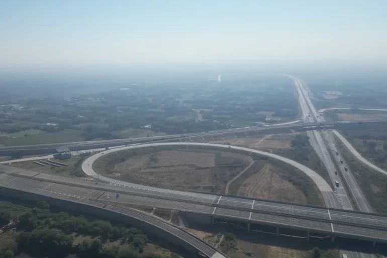 Delhi Mumbai Expressway पर आया ताजा अपडेट! MP का 244 किलोमीटर लंबा खंड बनकर हुआ तैयार, रतलाम समेत इन शहरों को होगा जबरदस्त फायदा Delhi Mumbai Expressway पर आया ताजा अपडेट! MP का 244 किलोमीटर लंबा खंड बनकर हुआ तैयार, रतलाम समेत इन शहरों को होगा जबरदस्त फायदा