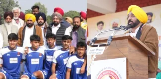 Bhagwant Mann: पंजाब सीएम महान क्रांतिकारी करतार सिंह सराभा जी के शहीदी दिवस के अवसर पर कार्यक्रम में हुए शामिल, टूर्नामेंट में हिस्सा ले रहे खिलाड़ियों को दीं शुभकामनाएं Bhagwant Mann