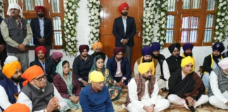 Bhagwant Mann: श्री गुरु तेग बहादुर जी के 350वें शहीदी दिवस को समर्पित, आनंदपुर साहिब में आयोजित अखंड पाठ में शामिल हुए सीएम मान, पंजाब के राज्यपाल और अरविंद केजरीवाल; भाईचारे और एकता के लिए प्रार्थना की Bhagwant Mann