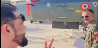 Namansh Sayal का मुस्कुराता हुआ आखिरी वीडियो कर रहा भावुक, दुबई एयर शो में तेजस उड़ाने से पहले कैमरे में कैद हुए विंग कमांडर; यूजर ने लिखा – ‘जीवन कभी-कभी क्रूर’ Namansh Sayal