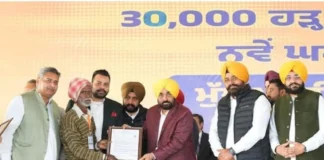 Punjab News: 377 करोड़ की महा-राहत: CM मान ने 30,000 से अधिक बाढ़ पीड़ित परिवारों को वितरित की रिकॉर्ड-तोड़ मुआवज़ा राशि ! Punjab News