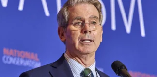 Scott Bessent: अमेरिका मे नौकरी पाने वाले भारतीयों के लिए बुरी खबर, एच-1बी वीजा में बड़े उलटफेर की तैयारी में ट्रंप सरकार; जानें सबकुछ Scott Bessent