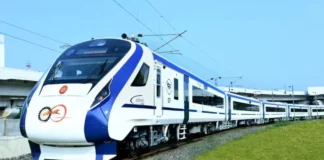 Vande Bharat Train क्यों है लग्जरी में नंबर वन? यह 7 चीजें इस हाई स्पीड ट्रेन को बनाती है बेहद खास; फटाफट पढ़े यह रोचक बातें Vande Bharat Train