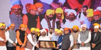 Punjab News: मुख्यमंत्री भगवंत सिंह मान और अरविंद केजरीवाल की ओर से सर्व धर्म सम्मेलन के दौरान विश्व भर के धार्मिक नेताओं के साथ नौवें पातशाह श्री गुरु तेग बहादुर जी को श्रद्धा एवं सम्मान भेंट