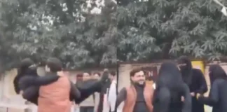 Amroha Viral Video: स्कूल में बुर्का पहन लड़कों ने किया ‘धुरंधर’ के गाने पर बेहूदा डांस, यूपी पुलिस ने लिया बड़ा एक्शन Amroha Viral Video