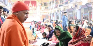 CM Yogi Adityanath: समस्याओं का त्वरित समाधान! गोरखनाथ मंदिर में यूपी सीएम ने सुनी लोगों की परेशानियां; अधिकारियों को जारी किया निर्देश CM Yogi Adityanath
