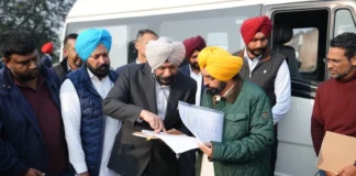 Punjab News: मुख्यमंत्री की ओर से निर्माणाधीन सड़कों का औचक निरीक्षण, सड़क में खामियों का पता लगने पर ठेकेदार के विरुद्ध कारण बताओ नोटिस जारी तथा भुगतान रोकने के आदेश Punjab News