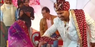 Bride Groom Viral Video: ठंड में दुल्हन को देख दूल्हे को चढ़ा जोश, मेहमानों के सामने किया ऐसा कांड, देख यूजर बोला ‘इसका तो पहले ही विकेट गिर गया’ Bride Groom Viral Video