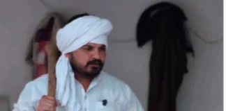 Viral Video: पड़ोसी की बेटी भागने पर मजे ले रहे आदमी को बेटे ने दिया झटका, देख यूजर बोला, ‘मुबारक हो…’ viral video