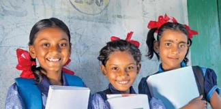 Mukhyamantri Rajshri Yojana: बेटियों के लिए वरदान है ये सरकारी योजना! जन्म से लेकर पढ़ाई तक 50000 रुपये, जानें आवेदन प्रकिया और सबकुछ Mukhyamantri Rajshri Yojana (प्रतीकात्मक तस्वीर)