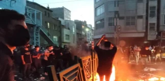 Iran Protests: ईरान में रह भारतीयों के लिए एडवाइजरी जारी, क्या अली खामेनेई की बढ़ने वाली है मुश्किलें? भीषण युद्ध की आहट से मची अफरातफरी Iran Protests