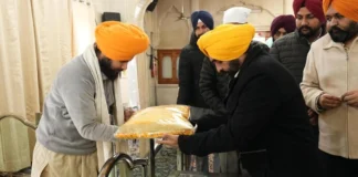 Punjab News: श्री अकाल तक़्त साहिब के समक्ष विनम्र सिख के रूप में पेश हुए सीएम मान Punjab News
