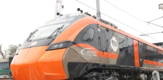 Vande Bharat Sleeper Train: बड़ा अपडेट! क्या राजधानी ट्रेन से ज्यादा होगा पहली वंदे भारत स्लीपर रेलगाड़ी का किराया? फटाफट जानिए ताजा डिटेल Vande Bharat Sleeper Train