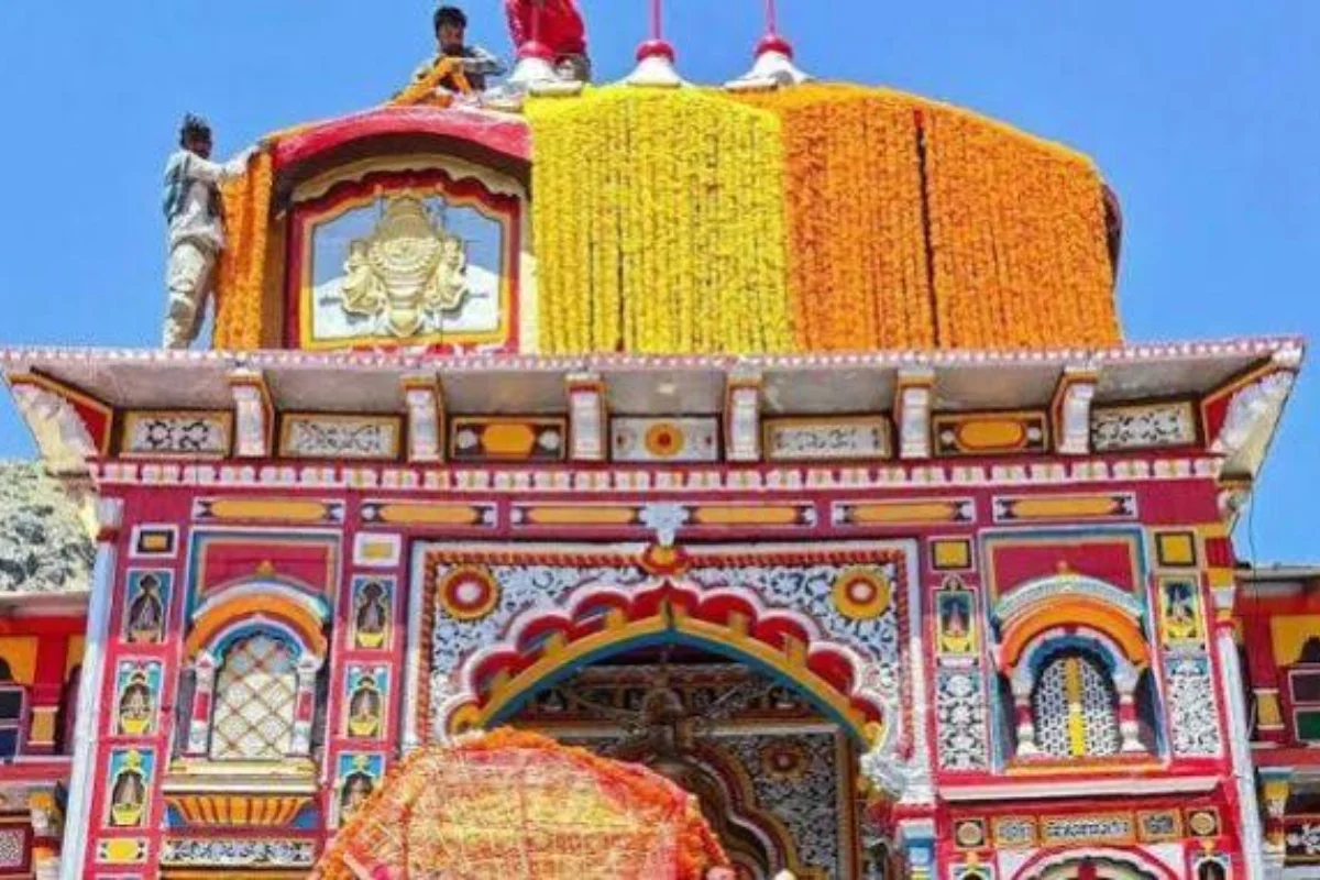 Badrinath Temple Row