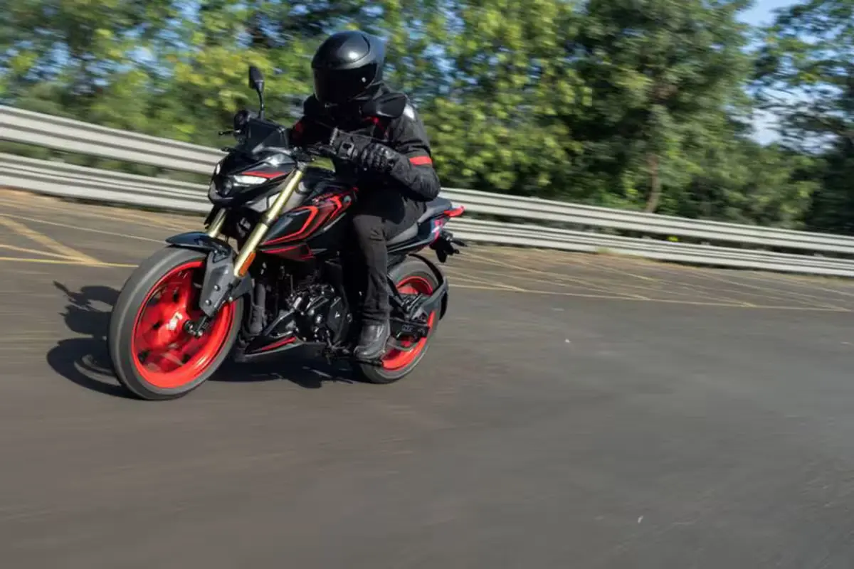 Bajaj Pulsar N250SS
